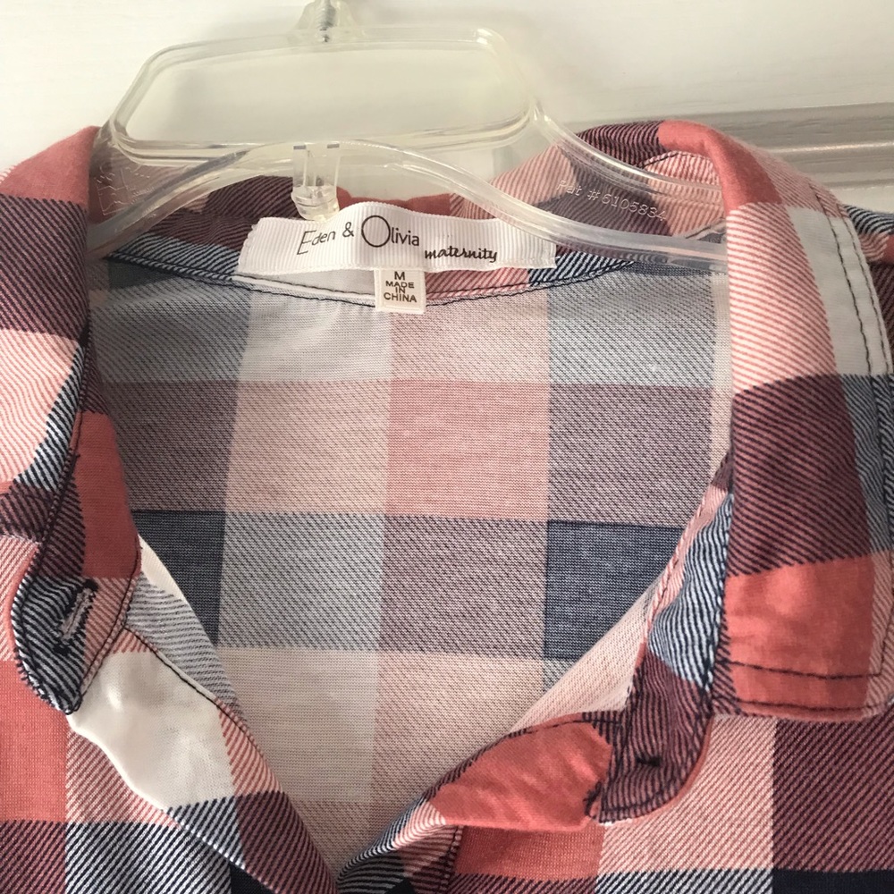 adorable button down maternity shirt with tie sleeves / side ruching.